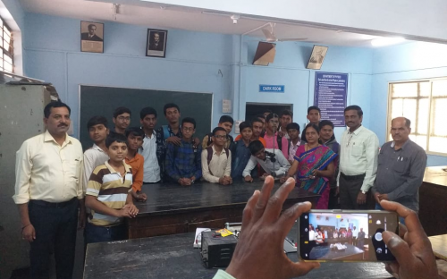 School -College Interaction- the students of Shri. Shivaji Vidyalaya, Beed,