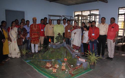 2.	College principal Dr. Deepa Kshirsagar, vice-principal and other faculties while inspecting Department of history students created mud fort at the time of college gathering celebration 27th January 2020