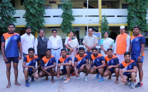 COLLEGE KABADDI TEAM PLAYERS WITH  COLLEGE  PRINCIPAL VICE- PRINCIPAL ,SUPERWISER& SPORT DIRACTOR&OTHER 2019\20