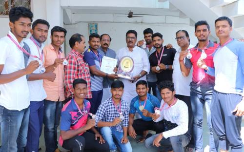 INTER COLLEGES UNIVERSITY RUNER –UP KABADDI TEAM WITH SANTHA SACRETORY DR.BHARATBHUSHAN KSHIRSAGAR& SPORT DIRACTOR& PLAYERS 2019\20