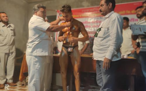 INTER COLLEGES BEST PHYSIQUE TOURNAMENT UNIVERSITY II nd place 60 K.G.SHEIKH MUSTAGIB WHJLE FELICILATING WITH SPORT DIRACTOR2019\20
